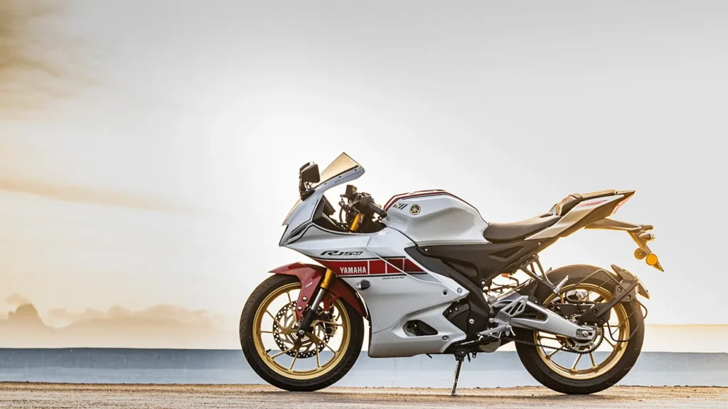 Yamaha R15 V4